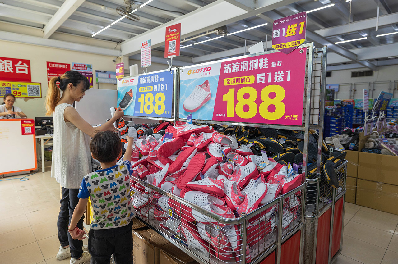 美力運動世界-樹林特賣會｜新北鞋子廠拍只賣12天，運動鞋、童鞋、工作鞋全館下殺1折起，還有滿千送百買一送一超殺活動，晚來就沒了！樹林工業區鞋子特賣會