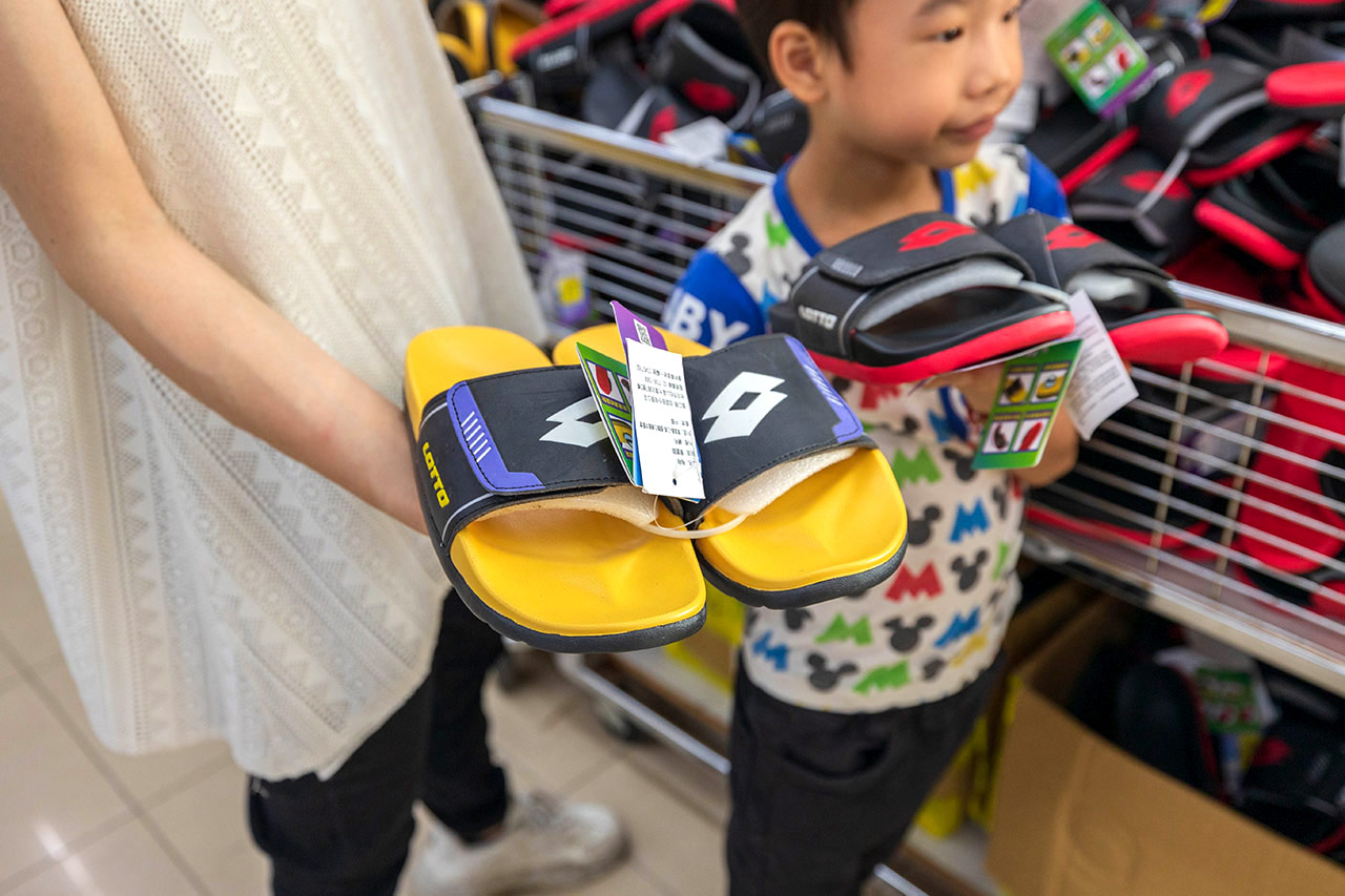 美力運動世界-樹林特賣會｜新北鞋子廠拍只賣12天，運動鞋、童鞋、工作鞋全館下殺1折起，還有滿千送百買一送一超殺活動，晚來就沒了！樹林工業區鞋子特賣會