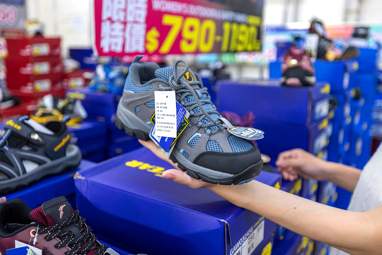 美力運動世界-樹林特賣會｜新北鞋子廠拍只賣12天，運動鞋、童鞋、工作鞋全館下殺1折起，還有滿千送百買一送一超殺活動，晚來就沒了！樹林工業區鞋子特賣會