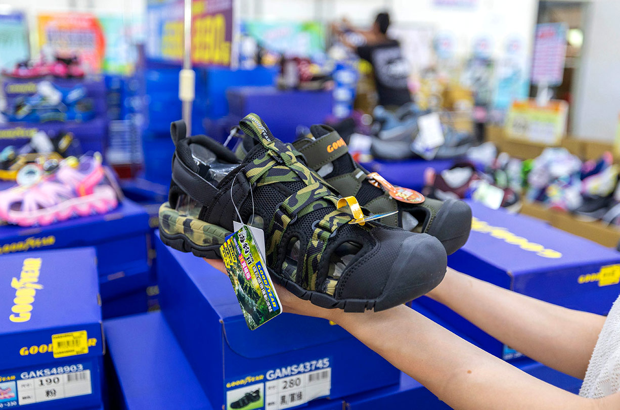 美力運動世界-樹林特賣會｜新北鞋子廠拍只賣12天，運動鞋、童鞋、工作鞋全館下殺1折起，還有滿千送百買一送一超殺活動，晚來就沒了！樹林工業區鞋子特賣會