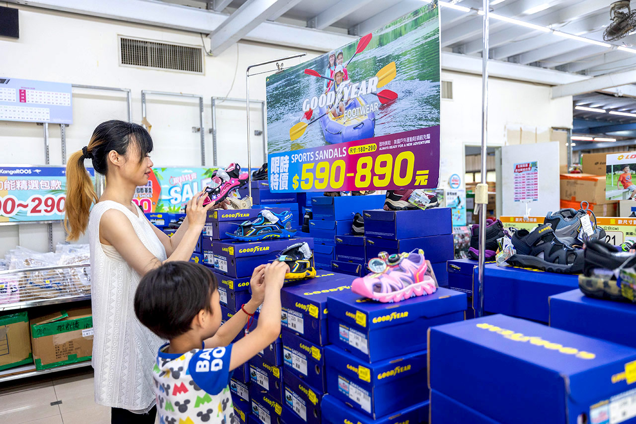 美力運動世界-樹林特賣會｜新北鞋子廠拍只賣12天，運動鞋、童鞋、工作鞋全館下殺1折起，還有滿千送百買一送一超殺活動，晚來就沒了！樹林工業區鞋子特賣會