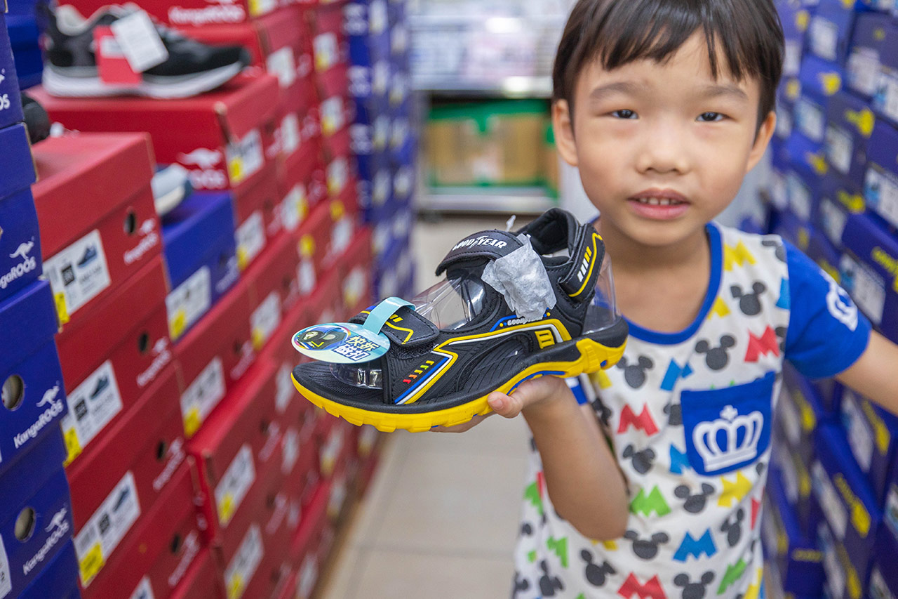 美力運動世界-樹林特賣會｜新北鞋子廠拍只賣12天，運動鞋、童鞋、工作鞋全館下殺1折起，還有滿千送百買一送一超殺活動，晚來就沒了！樹林工業區鞋子特賣會