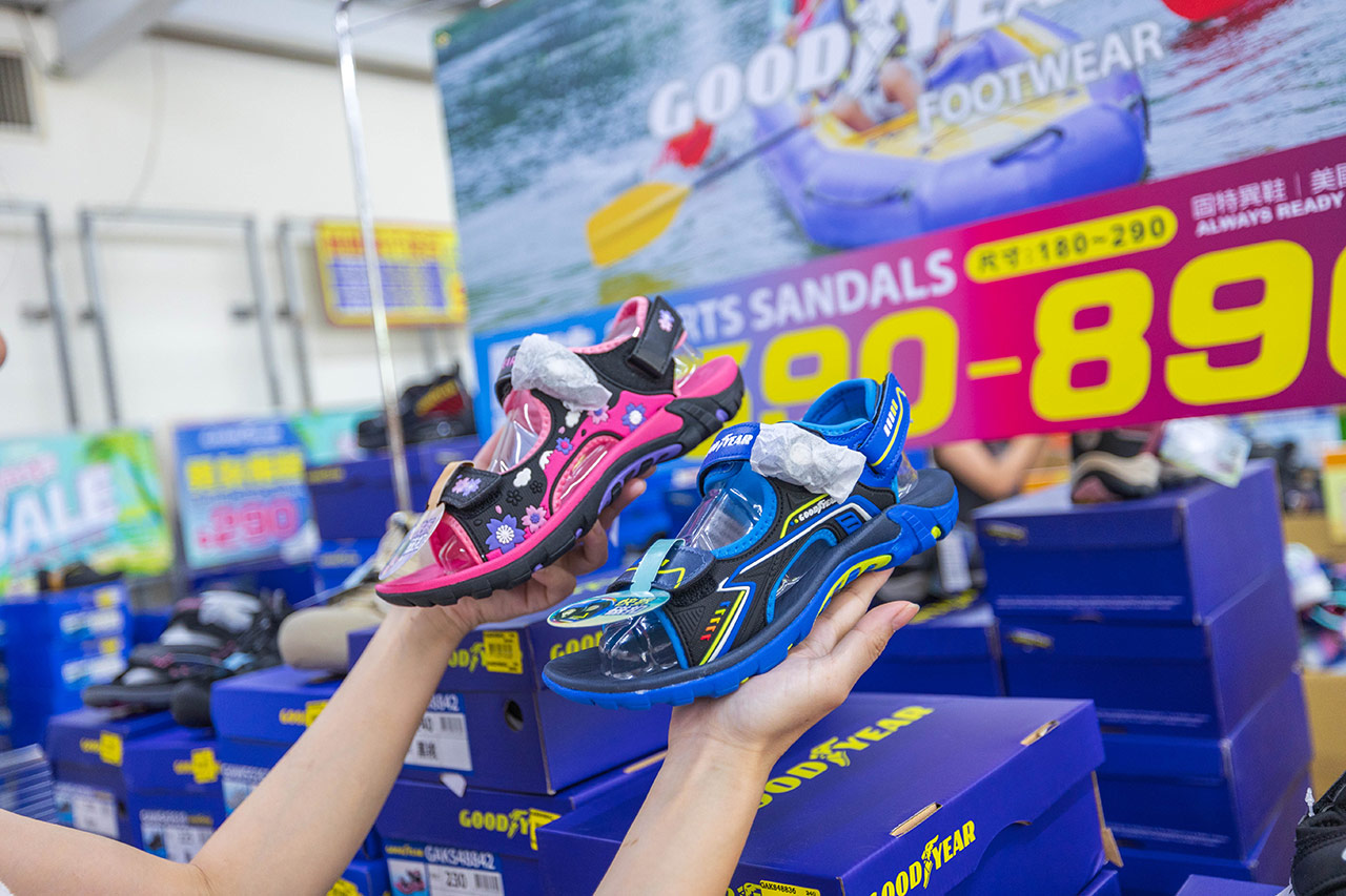 美力運動世界-樹林特賣會｜新北鞋子廠拍只賣12天，運動鞋、童鞋、工作鞋全館下殺1折起，還有滿千送百買一送一超殺活動，晚來就沒了！樹林工業區鞋子特賣會