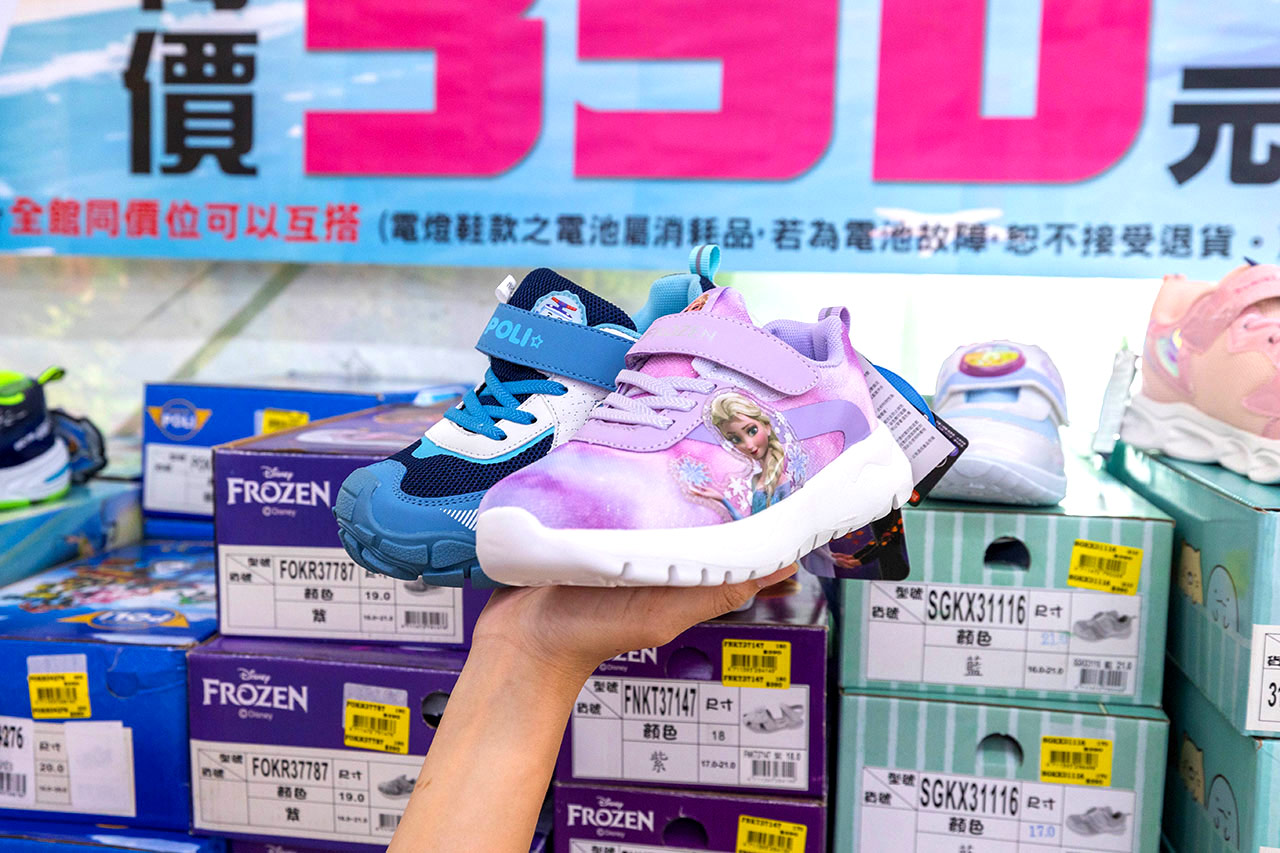 美力運動世界-樹林特賣會｜新北鞋子廠拍只賣12天，運動鞋、童鞋、工作鞋全館下殺1折起，還有滿千送百買一送一超殺活動，晚來就沒了！樹林工業區鞋子特賣會