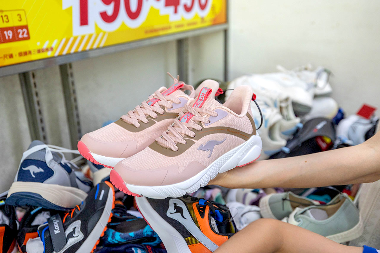 美力運動世界-樹林特賣會｜新北鞋子廠拍只賣12天，運動鞋、童鞋、工作鞋全館下殺1折起，還有滿千送百買一送一超殺活動，晚來就沒了！樹林工業區鞋子特賣會