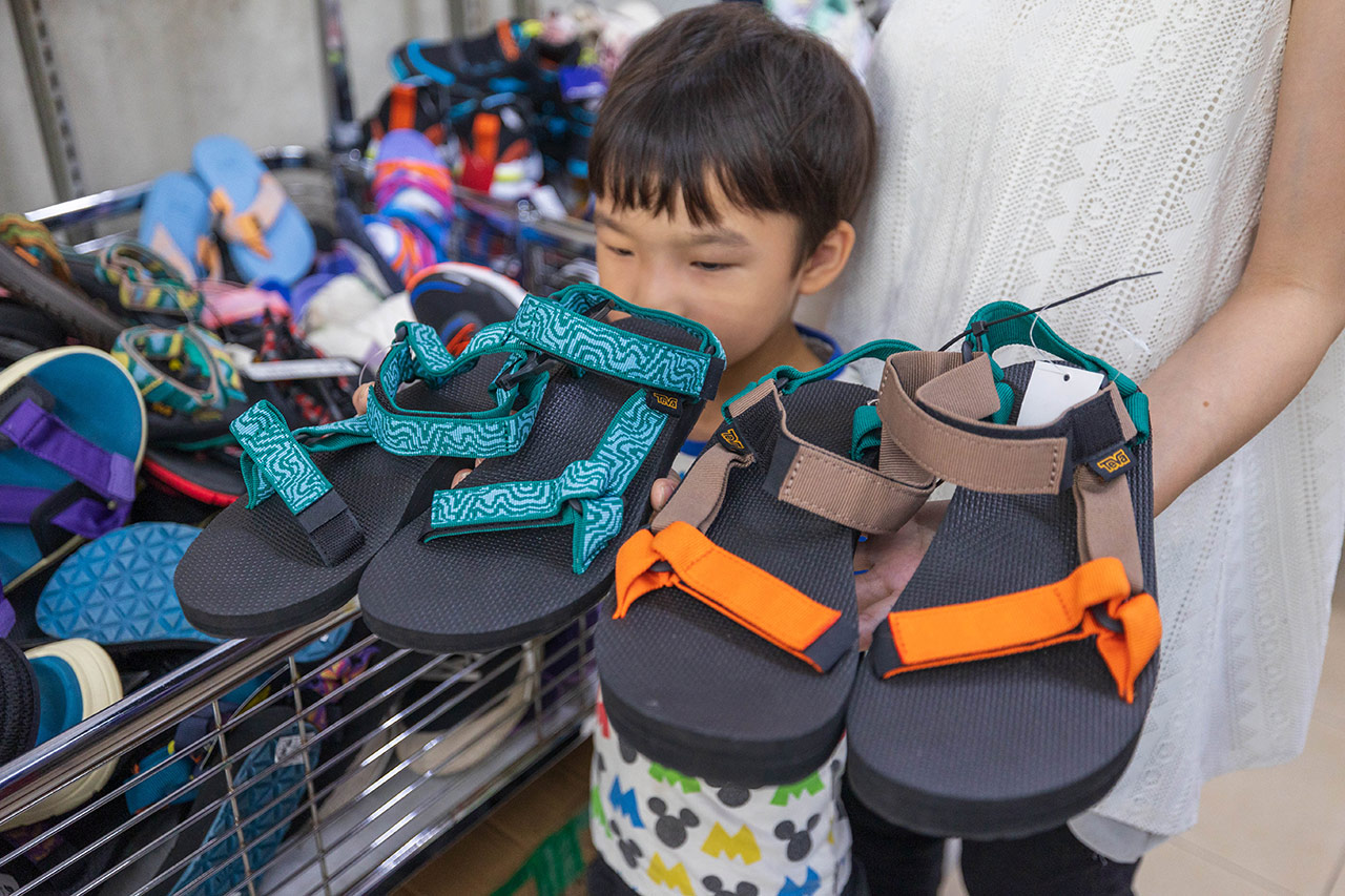 美力運動世界-樹林特賣會｜新北鞋子廠拍只賣12天，運動鞋、童鞋、工作鞋全館下殺1折起，還有滿千送百買一送一超殺活動，晚來就沒了！樹林工業區鞋子特賣會