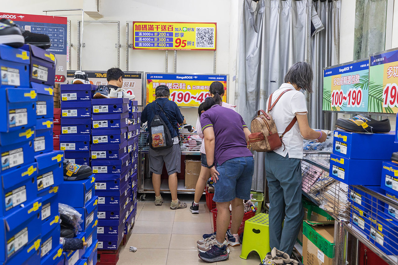 美力運動世界-樹林特賣會｜新北鞋子廠拍只賣12天，運動鞋、童鞋、工作鞋全館下殺1折起，還有滿千送百買一送一超殺活動，晚來就沒了！樹林工業區鞋子特賣會