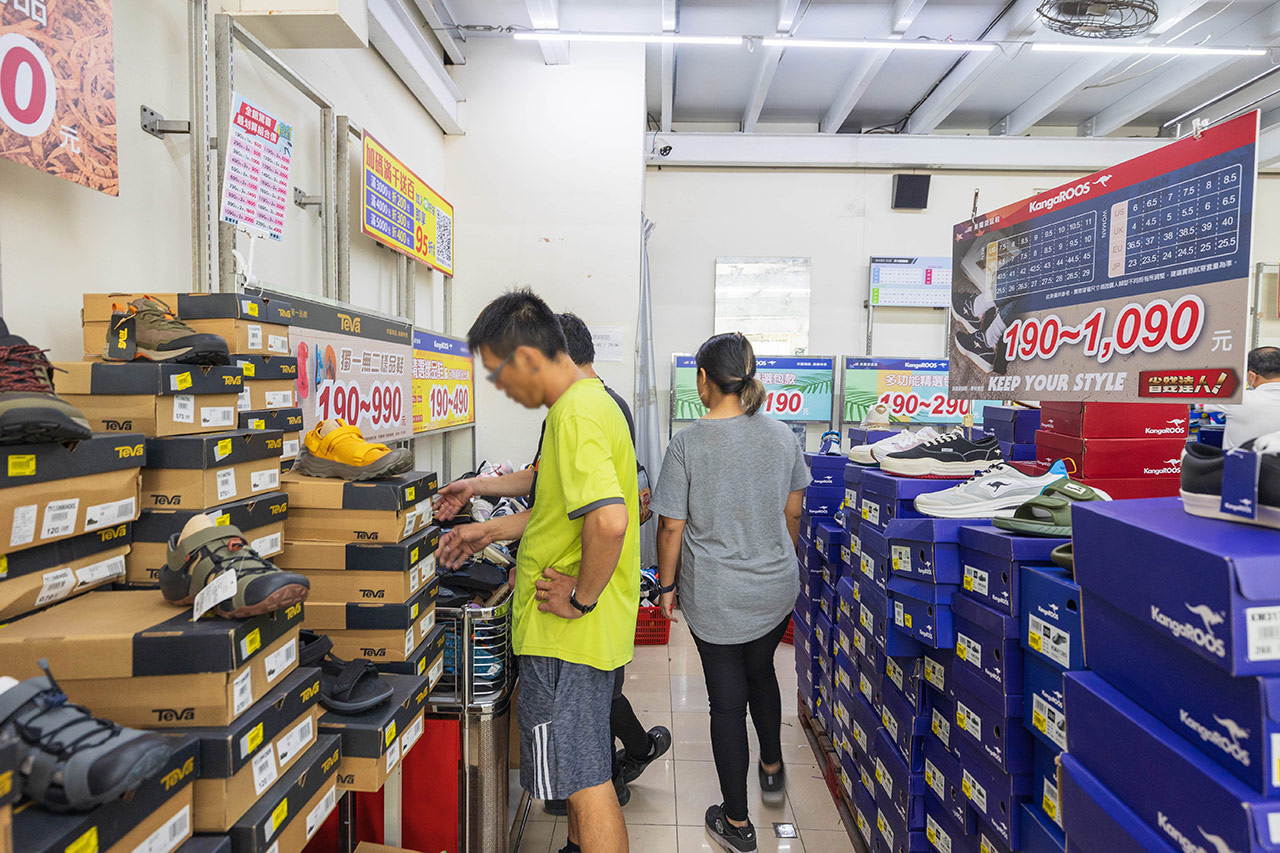 美力運動世界-樹林特賣會｜新北鞋子廠拍只賣12天，運動鞋、童鞋、工作鞋全館下殺1折起，還有滿千送百買一送一超殺活動，晚來就沒了！樹林工業區鞋子特賣會