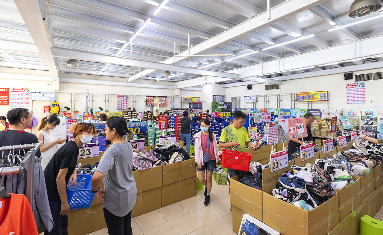 美力運動世界-樹林特賣會｜新北鞋子廠拍只賣12天，運動鞋、童鞋、工作鞋全館下殺1折起，還有滿千送百買一送一超殺活動，晚來就沒了！樹林工業區鞋子特賣會