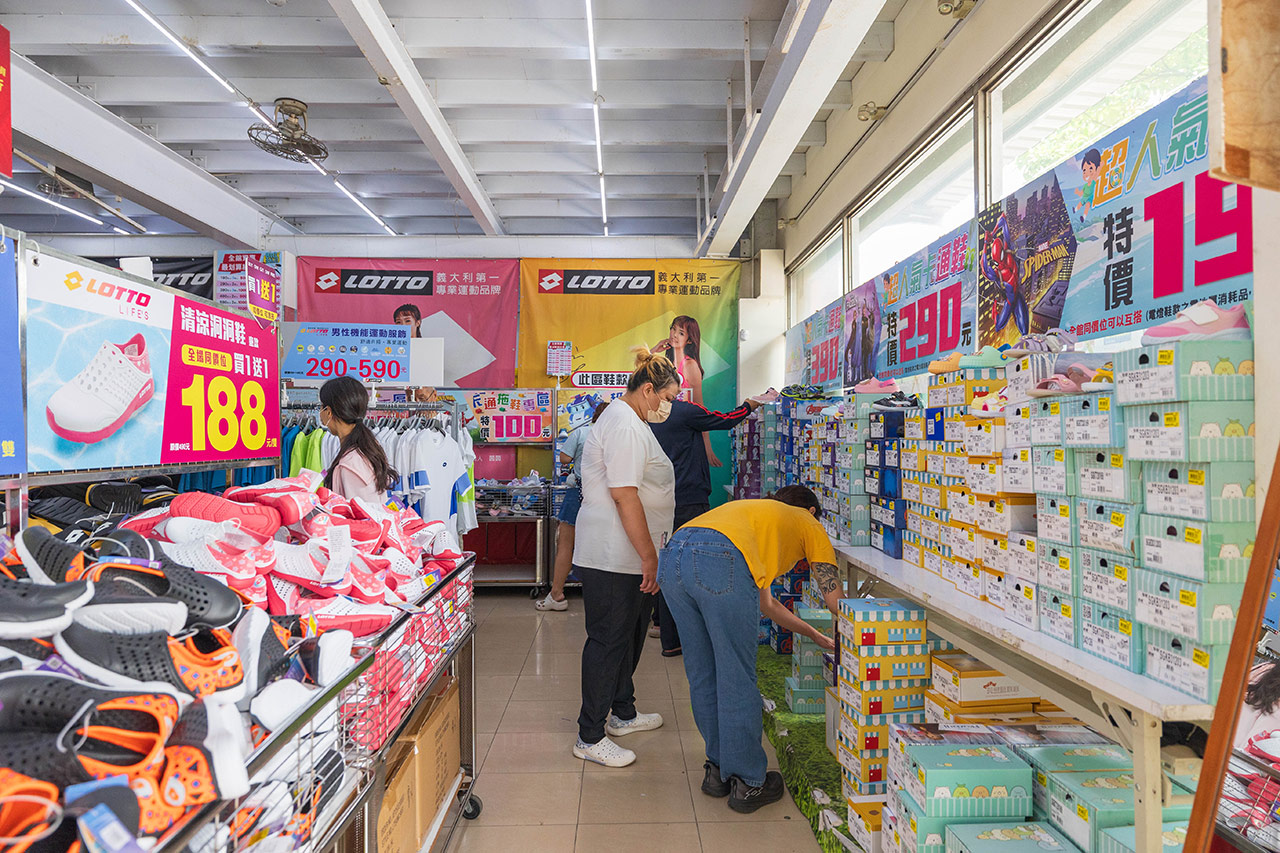 美力運動世界-樹林特賣會｜新北鞋子廠拍只賣12天，運動鞋、童鞋、工作鞋全館下殺1折起，還有滿千送百買一送一超殺活動，晚來就沒了！樹林工業區鞋子特賣會