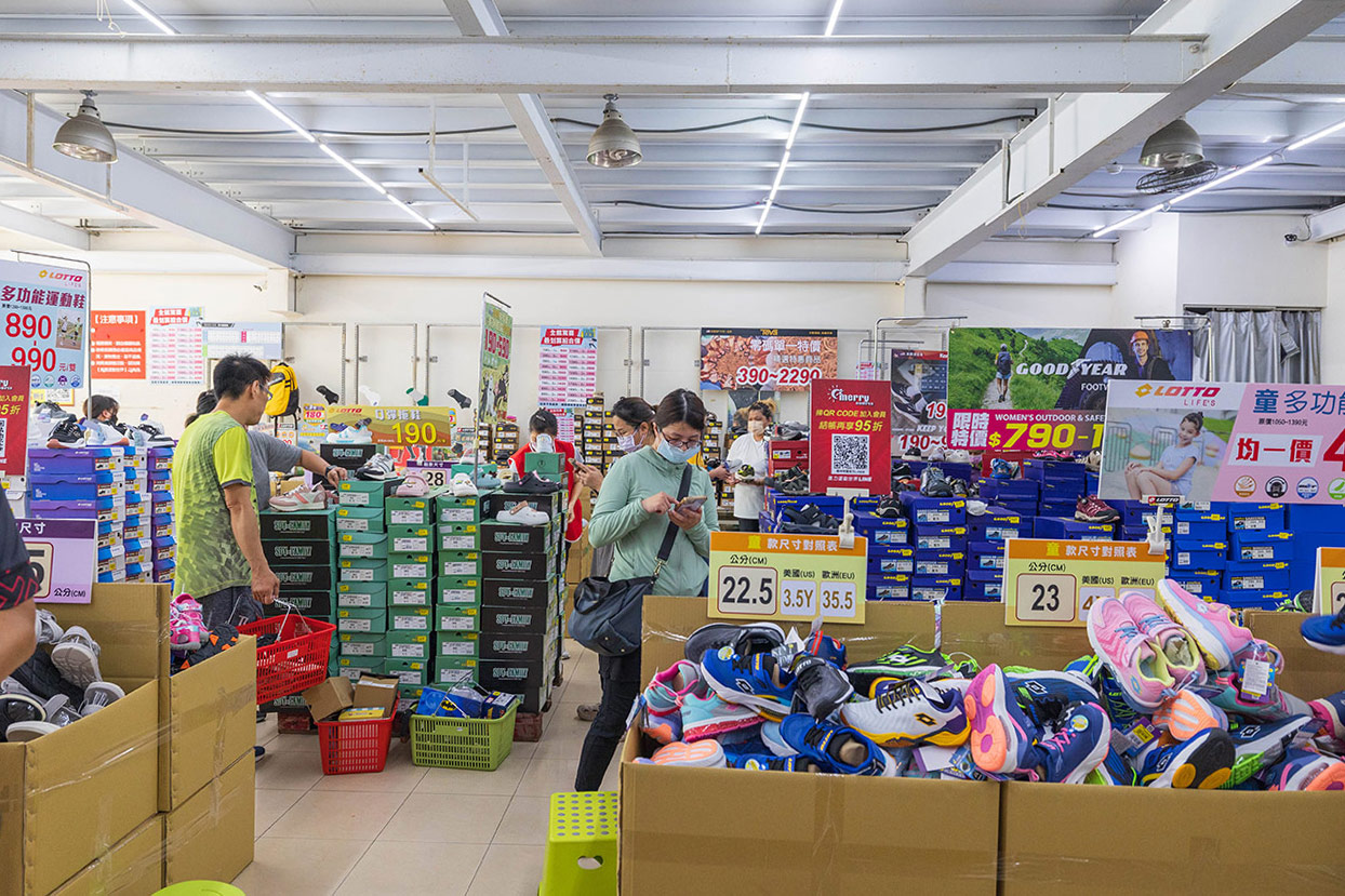 美力運動世界-樹林特賣會｜新北鞋子廠拍只賣12天，運動鞋、童鞋、工作鞋全館下殺1折起，還有滿千送百買一送一超殺活動，晚來就沒了！樹林工業區鞋子特賣會