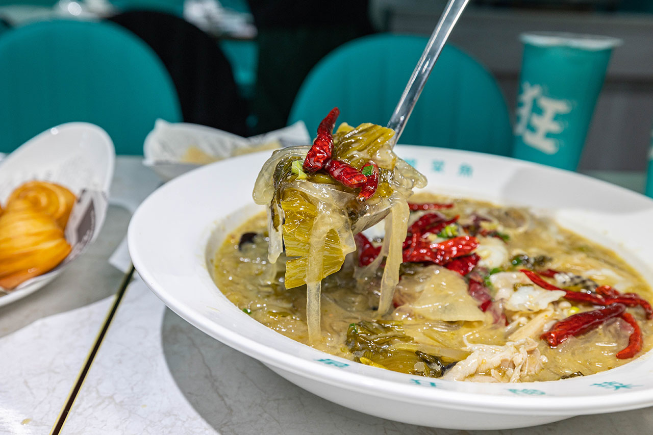 狂一鍋酸菜魚台南中山店｜2025台南美食推薦｜台南中西區火鍋推薦