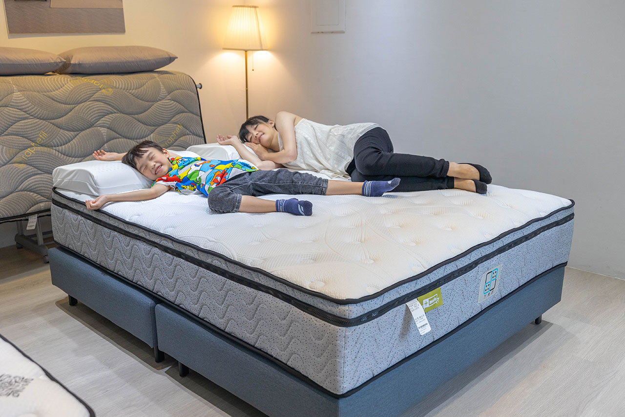 Plus mofa方塊舒床墊-女王團購限定優惠、六塊分體式獨立筒，自由調整軟硬度，試睡60天＋10年保固，買床墊超安心