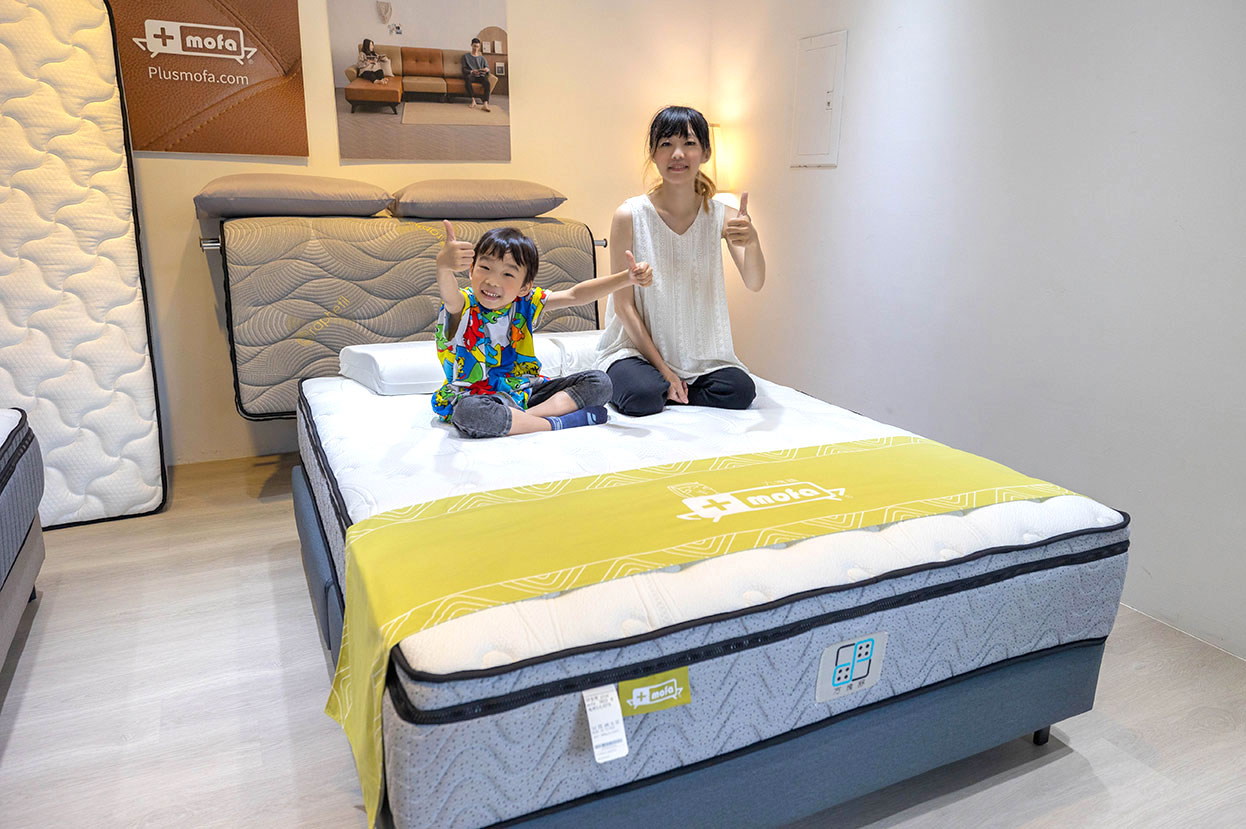 Plus mofa方塊舒床墊-女王團購限定優惠、六塊分體式獨立筒，自由調整軟硬度，試睡60天＋10年保固，買床墊超安心