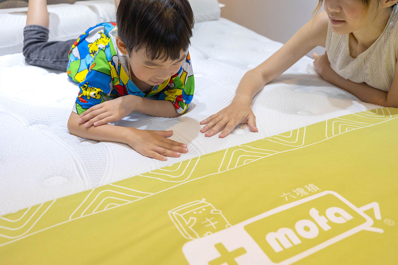 Plus mofa方塊舒床墊-女王團購限定優惠、六塊分體式獨立筒，自由調整軟硬度，試睡60天＋10年保固，買床墊超安心