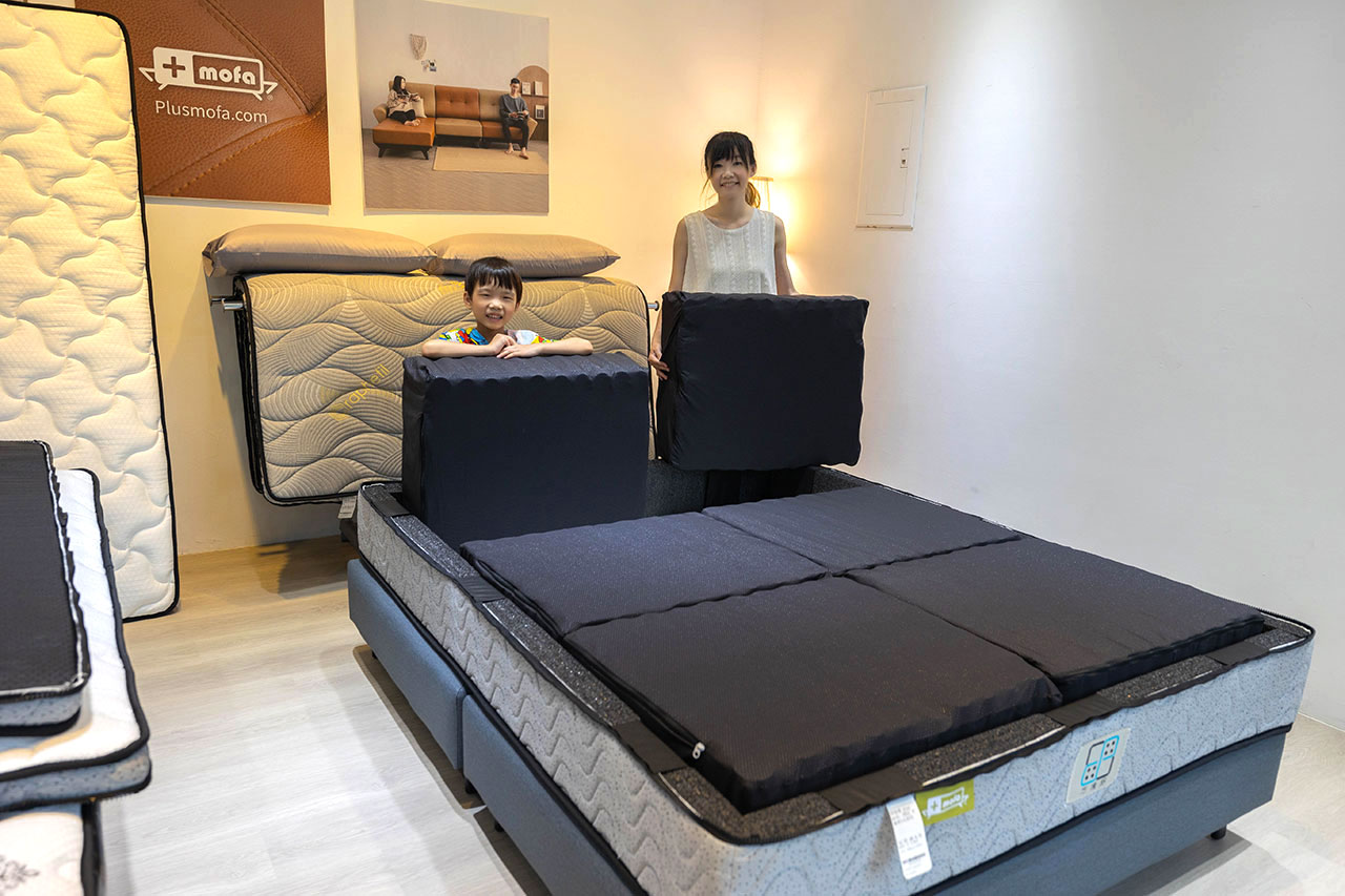 Plus mofa方塊舒床墊-女王團購限定優惠、六塊分體式獨立筒，自由調整軟硬度，試睡60天＋10年保固，買床墊超安心
