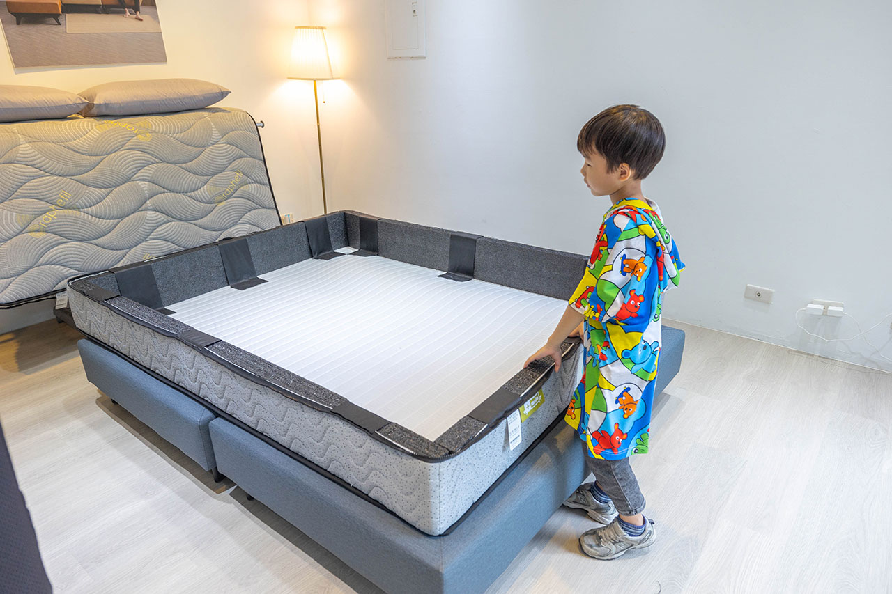 Plus mofa方塊舒床墊-女王團購限定優惠、六塊分體式獨立筒，自由調整軟硬度，試睡60天＋10年保固，買床墊超安心