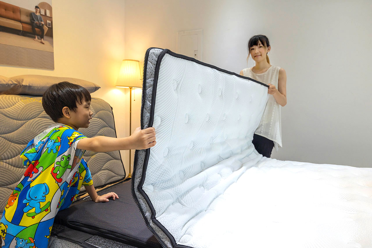 Plus mofa方塊舒床墊-女王團購限定優惠、六塊分體式獨立筒，自由調整軟硬度，試睡60天＋10年保固，買床墊超安心