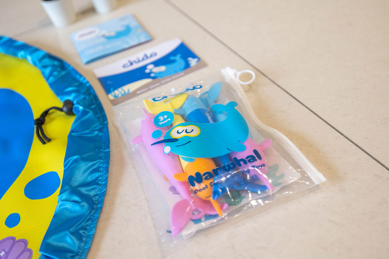 chido一角鯨沉水玩具｜夏天必敗育兒好物玩具推薦，chido 收納墊＋沉水玩具組，符合歐盟規範全家人在家也能輕鬆戲水，2025好物推薦MIT玩具推薦