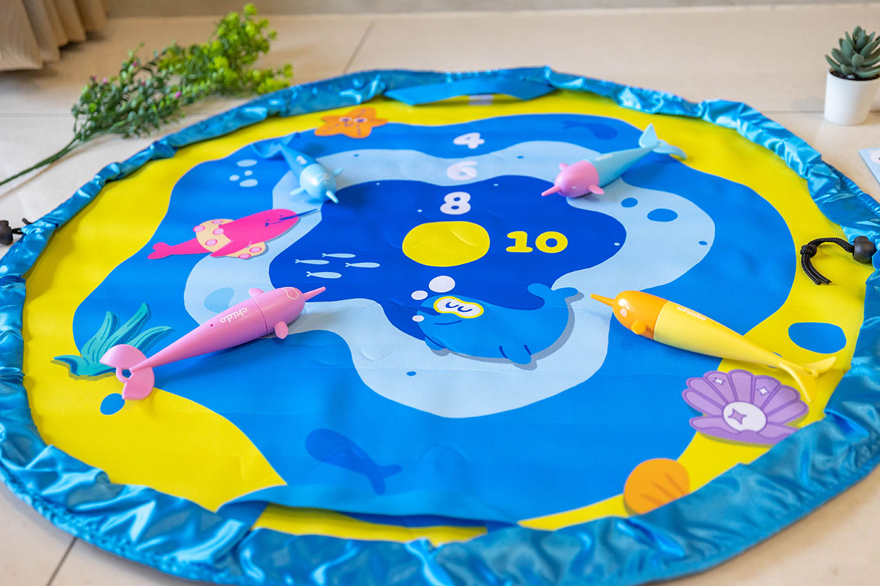 chido一角鯨沉水玩具｜夏天必敗育兒好物玩具推薦，chido 收納墊＋沉水玩具組，符合歐盟規範全家人在家也能輕鬆戲水，2025好物推薦MIT玩具推薦