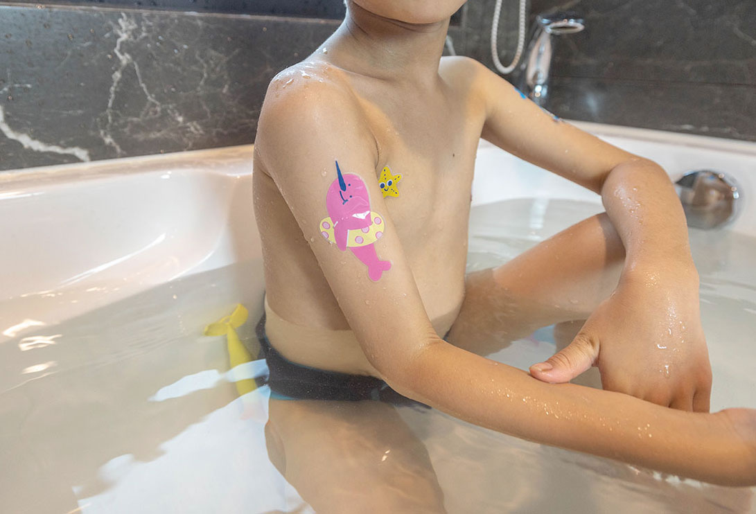 chido一角鯨沉水玩具｜夏天必敗育兒好物玩具推薦，chido 收納墊＋沉水玩具組，符合歐盟規範全家人在家也能輕鬆戲水，2025好物推薦MIT玩具推薦