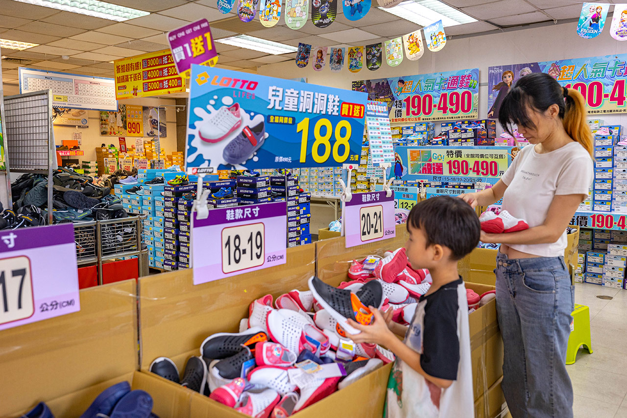 美力運動世界-大台北特賣會｜2025盛夏狂歡季台北鞋子特賣會，買一送一滿千送百，前30名早鳥再享7折，卡通童鞋、運動鞋、工作鞋松山區特賣會大放送