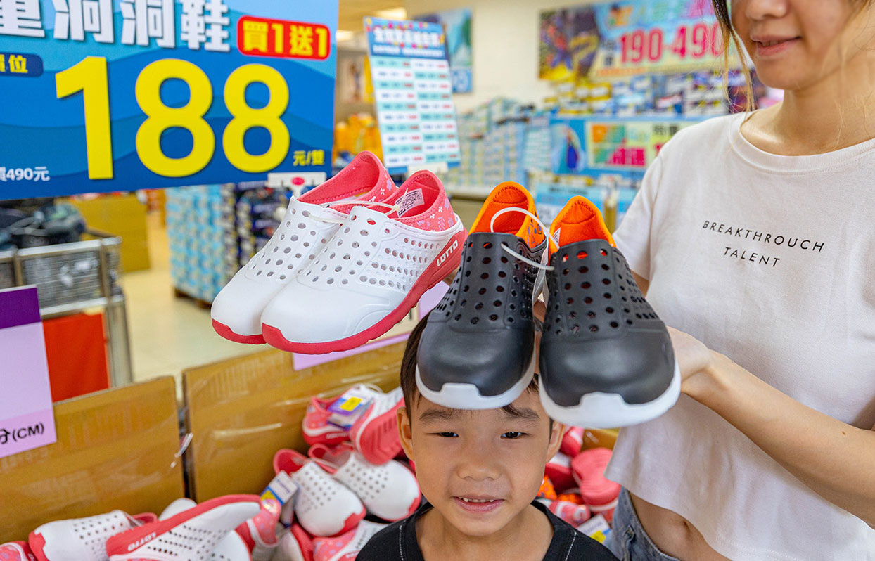 美力運動世界-大台北特賣會｜2025盛夏狂歡季台北鞋子特賣會，買一送一滿千送百，前30名早鳥再享7折，卡通童鞋、運動鞋、工作鞋松山區特賣會大放送