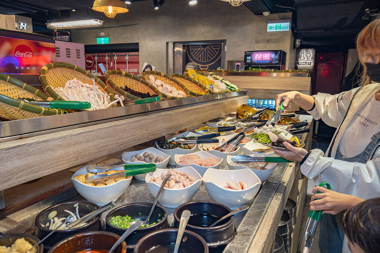 阿豬嘻烤肉村｜台北超平價吃到飽，西門町美食、韓式烤肉吃到飽、西門韓式烤肉、西門韓式料理、韓式烤五花肉、韓式烤肉餐廳、西門銅板烤肉、西門韓式吃到飽、西門吃到飽