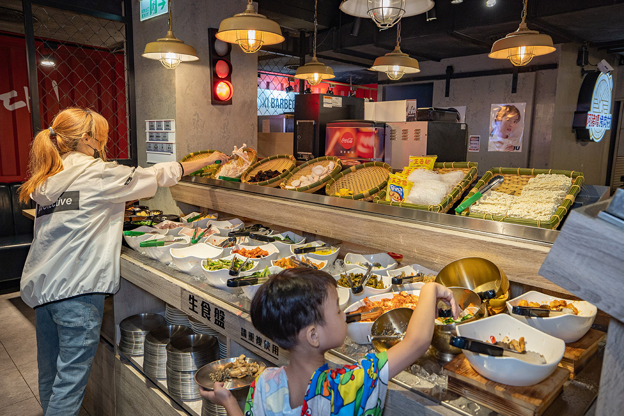 阿豬嘻烤肉村｜台北超平價吃到飽，西門町美食、韓式烤肉吃到飽、西門韓式烤肉、西門韓式料理、韓式烤五花肉、韓式烤肉餐廳、西門銅板烤肉、西門韓式吃到飽、西門吃到飽