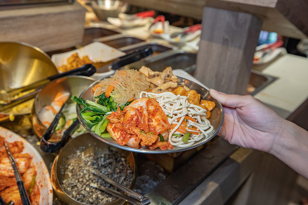 阿豬嘻烤肉村｜台北超平價吃到飽，西門町美食、韓式烤肉吃到飽、西門韓式烤肉、西門韓式料理、韓式烤五花肉、韓式烤肉餐廳、西門銅板烤肉、西門韓式吃到飽、西門吃到飽
