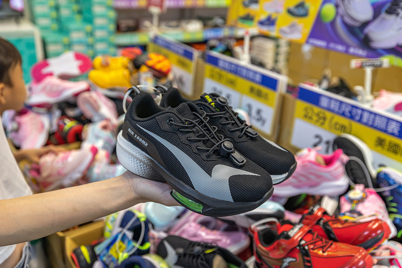 美力運動世界-大台北特賣會｜2025盛夏狂歡季台北鞋子特賣會，買一送一滿千送百，前30名早鳥再享7折，卡通童鞋、運動鞋、工作鞋松山區特賣會大放送