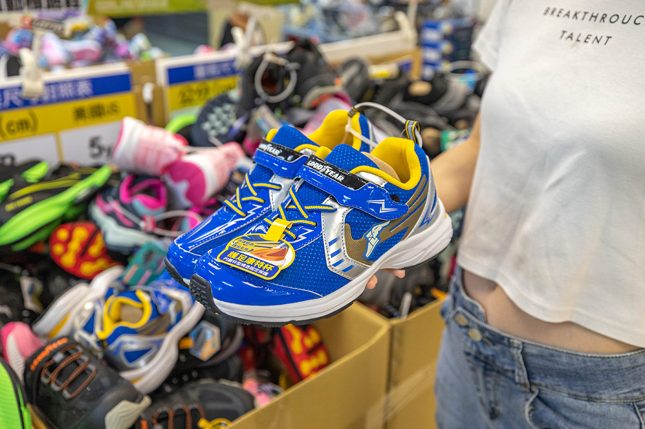 美力運動世界-大台北特賣會｜2025盛夏狂歡季台北鞋子特賣會，買一送一滿千送百，前30名早鳥再享7折，卡通童鞋、運動鞋、工作鞋松山區特賣會大放送