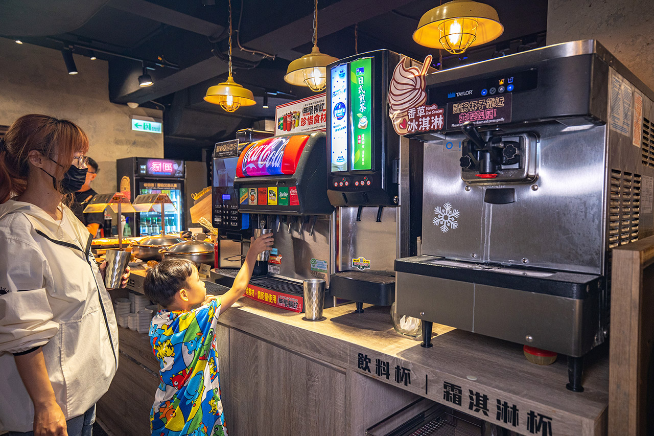 阿豬嘻烤肉村｜台北超平價吃到飽，西門町美食、韓式烤肉吃到飽、西門韓式烤肉、西門韓式料理、韓式烤五花肉、韓式烤肉餐廳、西門銅板烤肉、西門韓式吃到飽、西門吃到飽