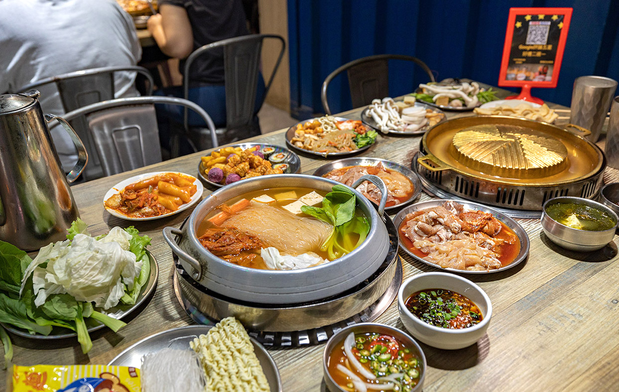 阿豬嘻烤肉村｜台北超平價吃到飽，西門町美食、韓式烤肉吃到飽、西門韓式烤肉、西門韓式料理、韓式烤五花肉、韓式烤肉餐廳、西門銅板烤肉、西門韓式吃到飽、西門吃到飽