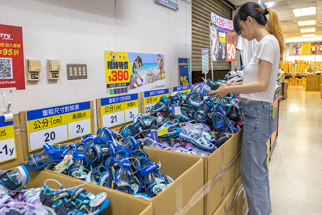 美力運動世界-大台北特賣會｜2025盛夏狂歡季台北鞋子特賣會，買一送一滿千送百，前30名早鳥再享7折，卡通童鞋、運動鞋、工作鞋松山區特賣會大放送