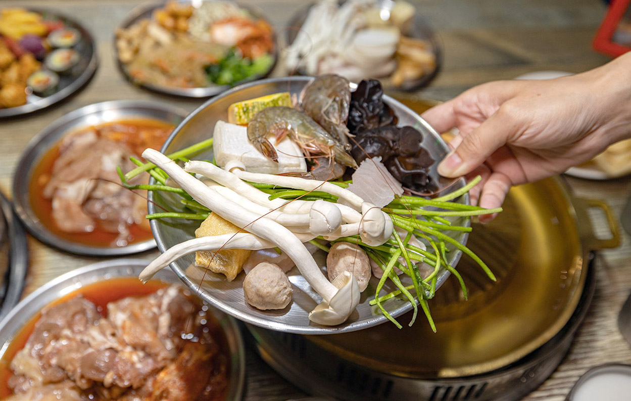 阿豬嘻烤肉村｜台北超平價吃到飽，西門町美食、韓式烤肉吃到飽、西門韓式烤肉、西門韓式料理、韓式烤五花肉、韓式烤肉餐廳、西門銅板烤肉、西門韓式吃到飽、西門吃到飽