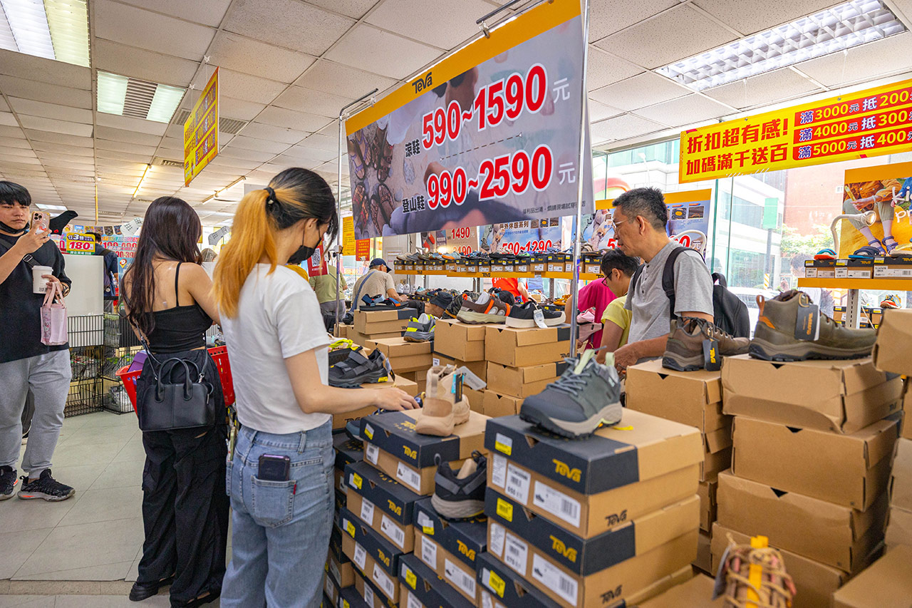 美力運動世界-大台北特賣會｜2025盛夏狂歡季台北鞋子特賣會，買一送一滿千送百，前30名早鳥再享7折，卡通童鞋、運動鞋、工作鞋松山區特賣會大放送