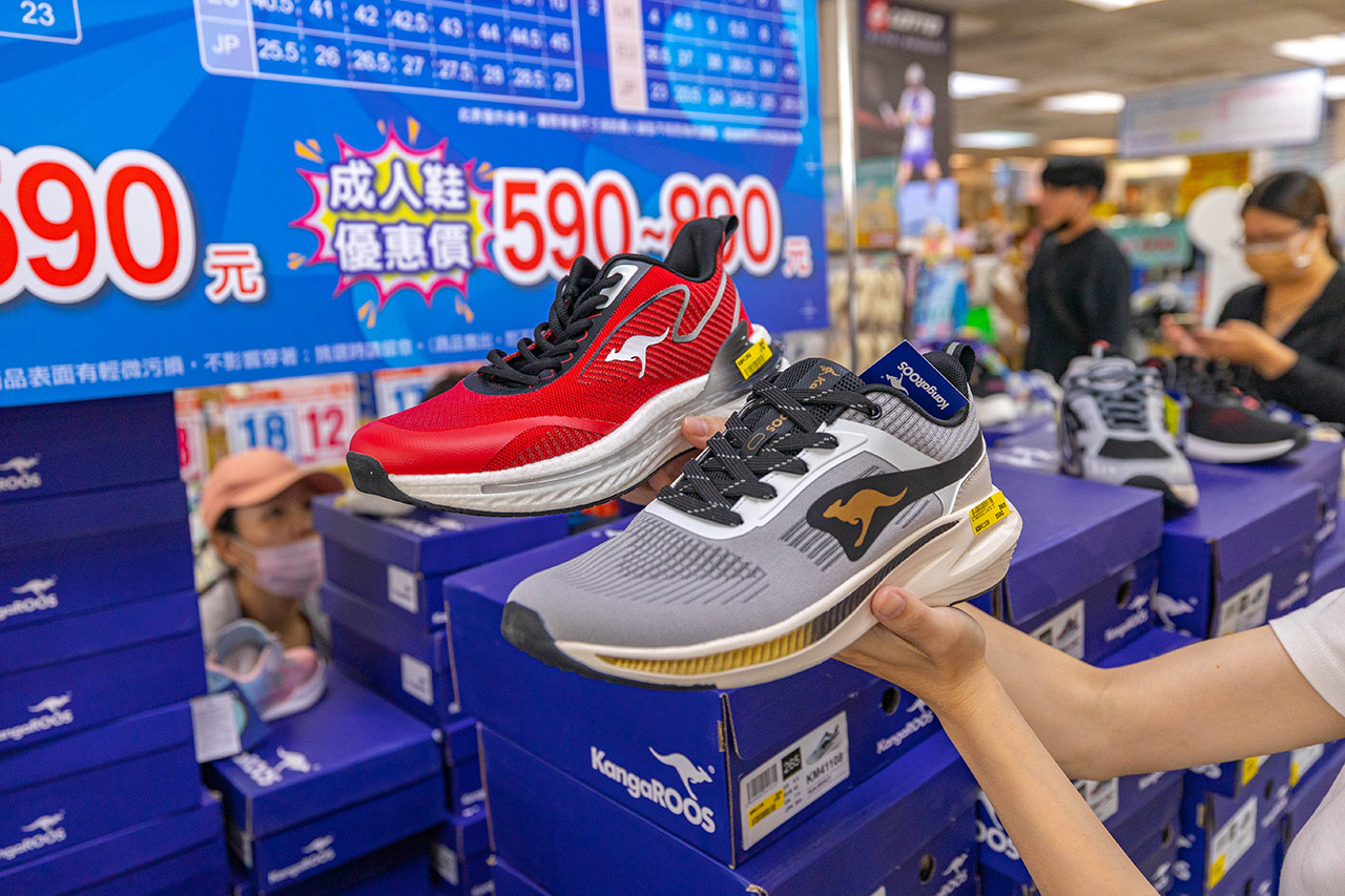 美力運動世界-大台北特賣會｜2025盛夏狂歡季台北鞋子特賣會，買一送一滿千送百，前30名早鳥再享7折，卡通童鞋、運動鞋、工作鞋松山區特賣會大放送