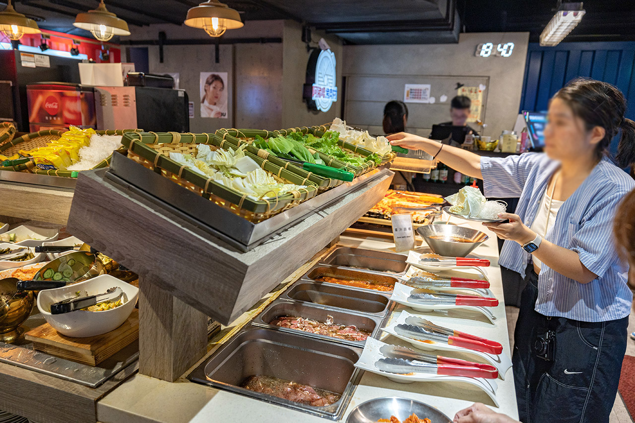 阿豬嘻烤肉村｜台北超平價吃到飽，西門町美食、韓式烤肉吃到飽、西門韓式烤肉、西門韓式料理、韓式烤五花肉、韓式烤肉餐廳、西門銅板烤肉、西門韓式吃到飽、西門吃到飽