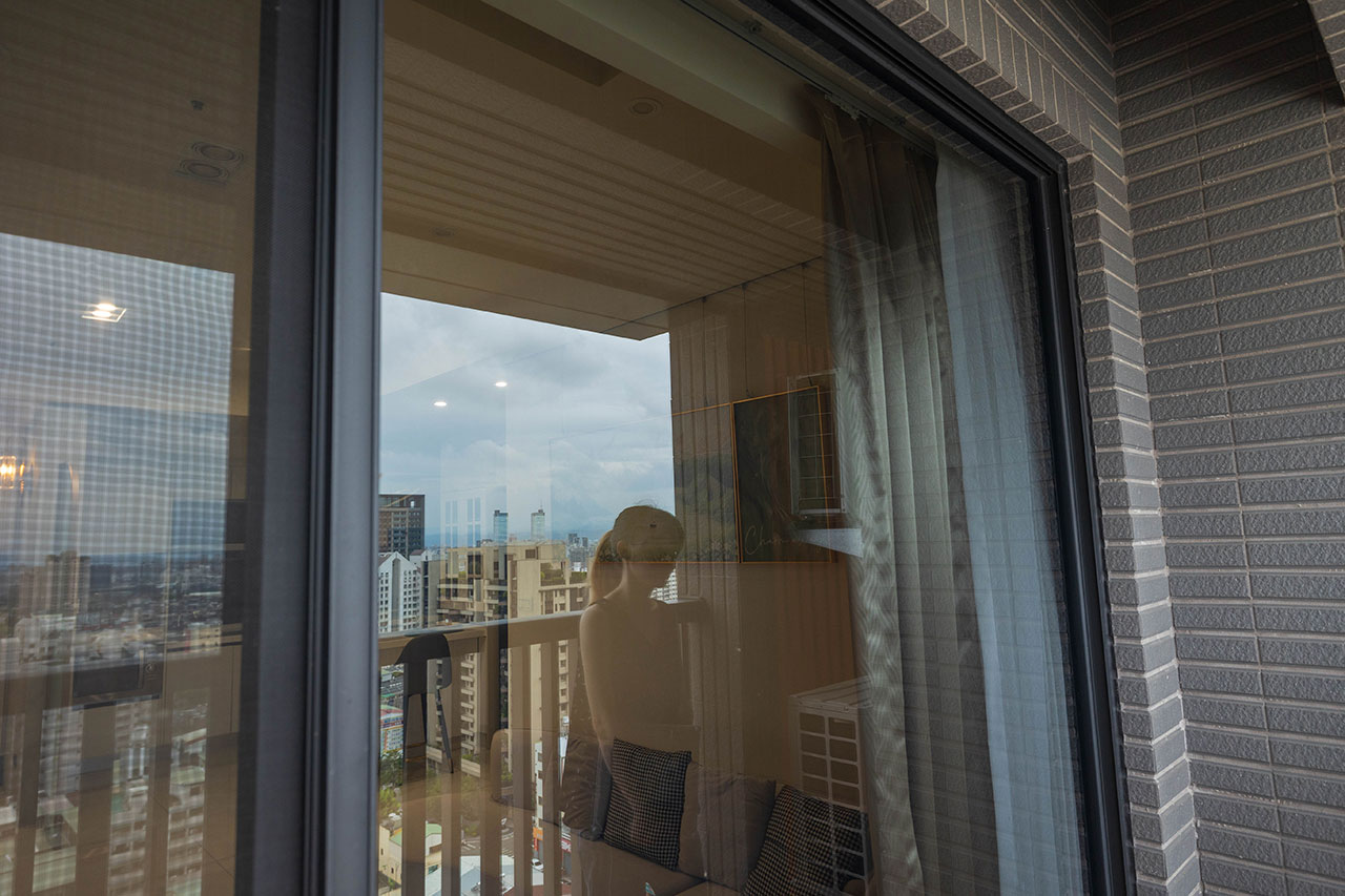 HUTT AI變頻擦窗機器人｜自動擦窗機｜科技3C推薦｜團購優惠