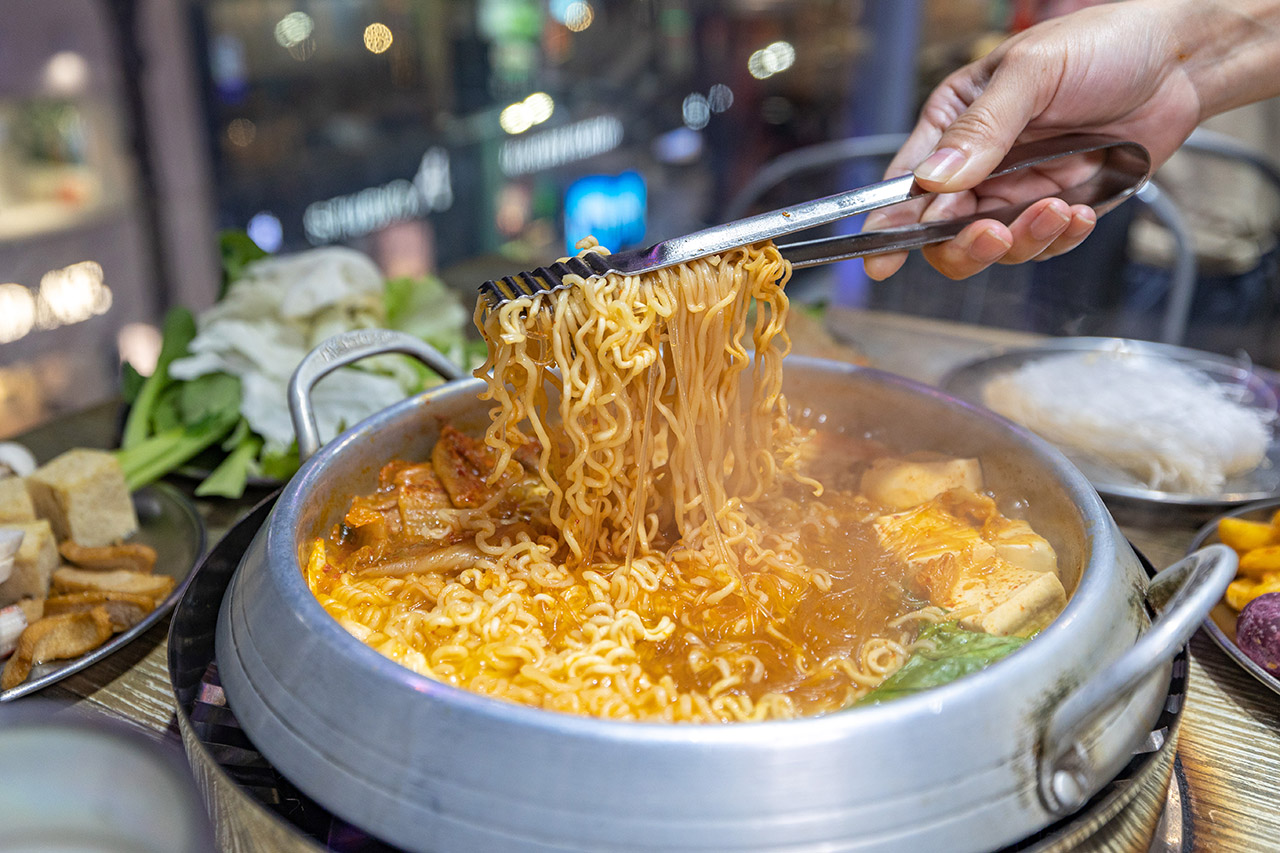 阿豬嘻烤肉村｜台北超平價吃到飽，西門町美食、韓式烤肉吃到飽、西門韓式烤肉、西門韓式料理、韓式烤五花肉、韓式烤肉餐廳、西門銅板烤肉、西門韓式吃到飽、西門吃到飽