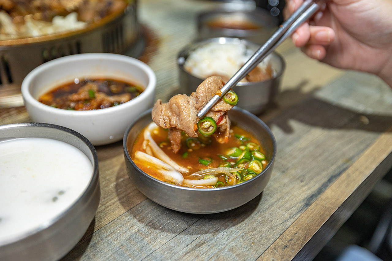 阿豬嘻烤肉村｜台北超平價吃到飽，西門町美食、韓式烤肉吃到飽、西門韓式烤肉、西門韓式料理、韓式烤五花肉、韓式烤肉餐廳、西門銅板烤肉、西門韓式吃到飽、西門吃到飽