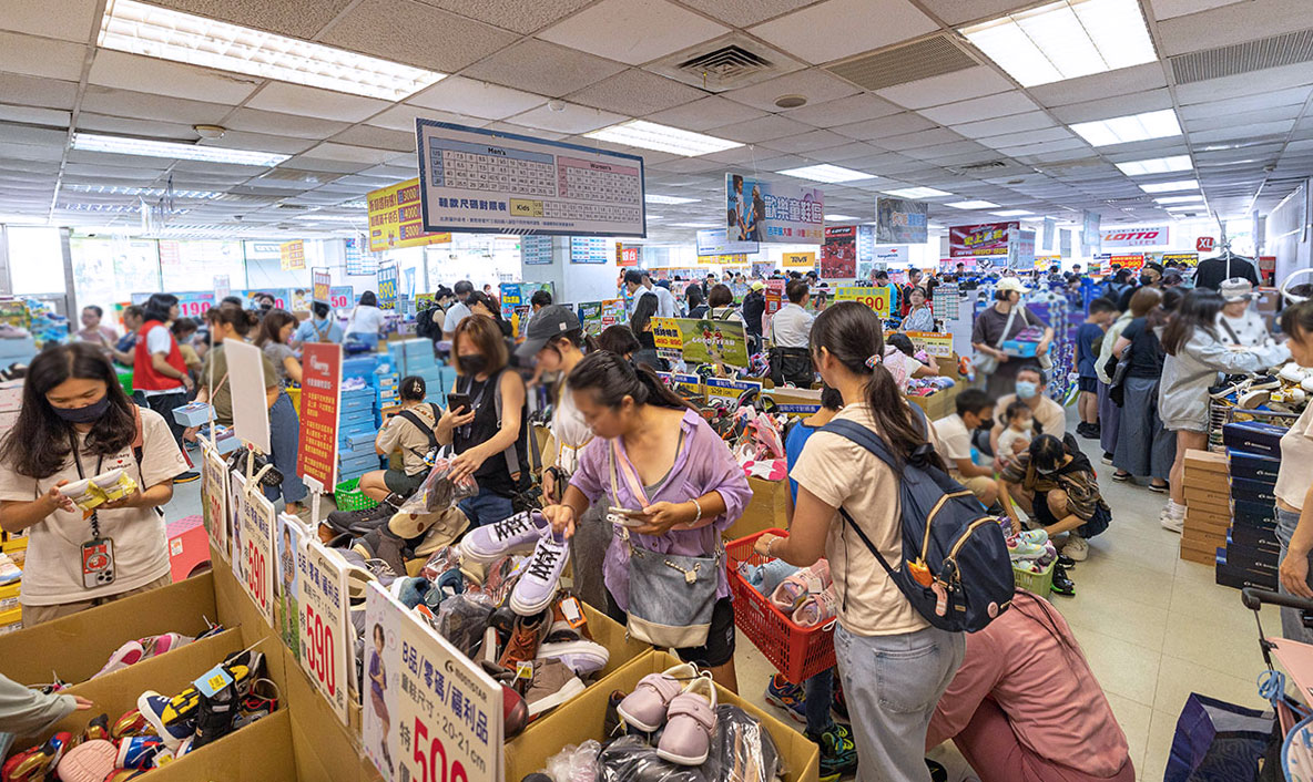 美力運動世界-大台北特賣會｜2025盛夏狂歡季台北鞋子特賣會，買一送一滿千送百，前30名早鳥再享7折，卡通童鞋、運動鞋、工作鞋松山區特賣會大放送
