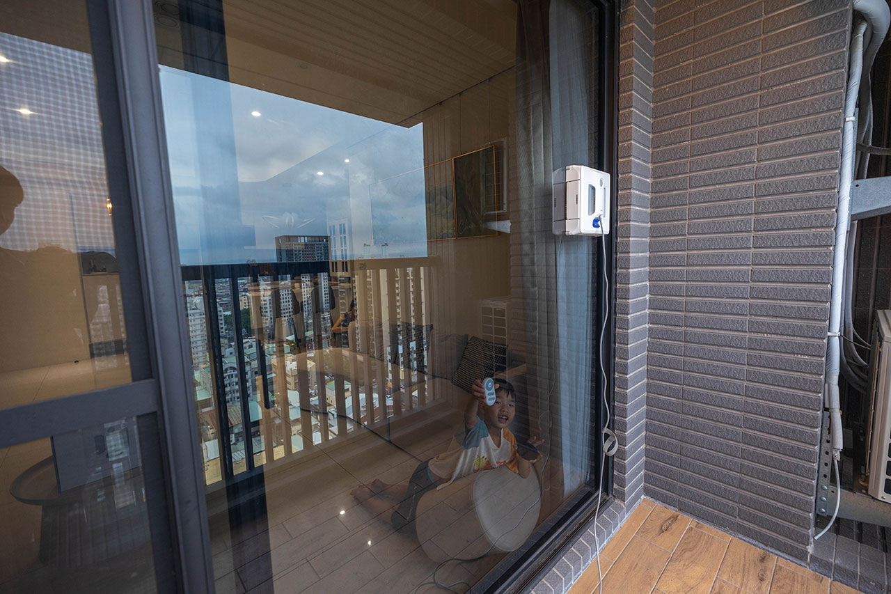 HUTT AI變頻擦窗機器人｜自動擦窗機｜科技3C推薦｜團購優惠