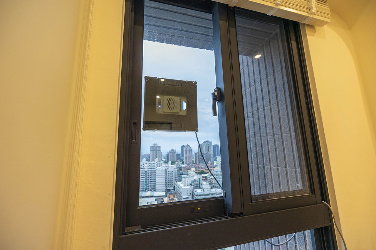 HUTT AI變頻擦窗機器人｜自動擦窗機｜科技3C推薦｜團購優惠