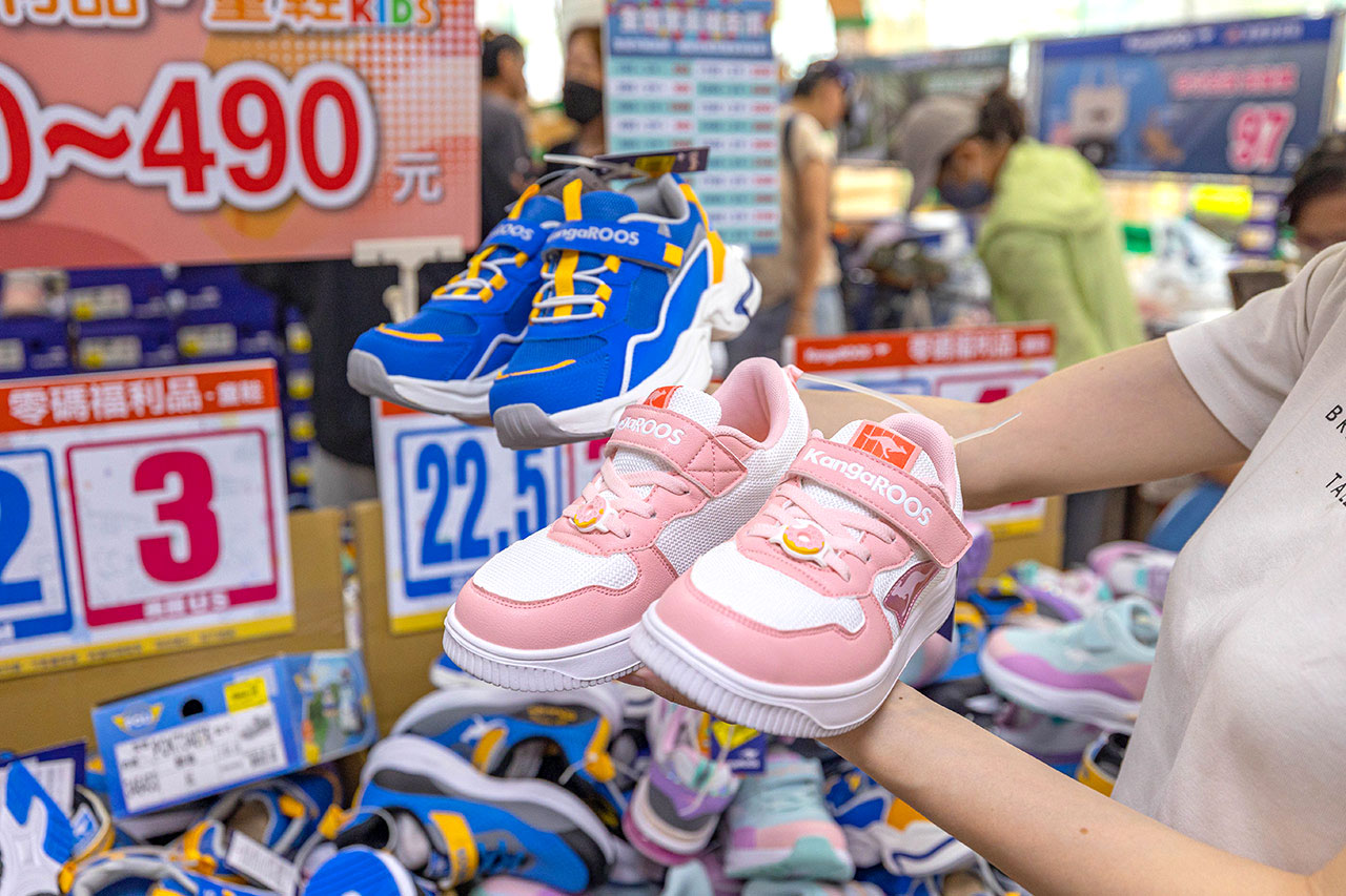美力運動世界-大台北特賣會｜2025盛夏狂歡季台北鞋子特賣會，買一送一滿千送百，前30名早鳥再享7折，卡通童鞋、運動鞋、工作鞋松山區特賣會大放送
