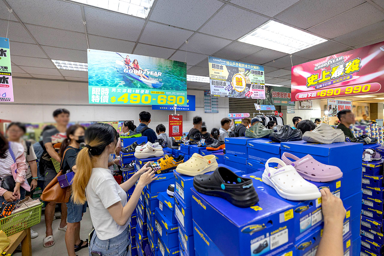 美力運動世界-大台北特賣會｜2025盛夏狂歡季台北鞋子特賣會，買一送一滿千送百，前30名早鳥再享7折，卡通童鞋、運動鞋、工作鞋松山區特賣會大放送