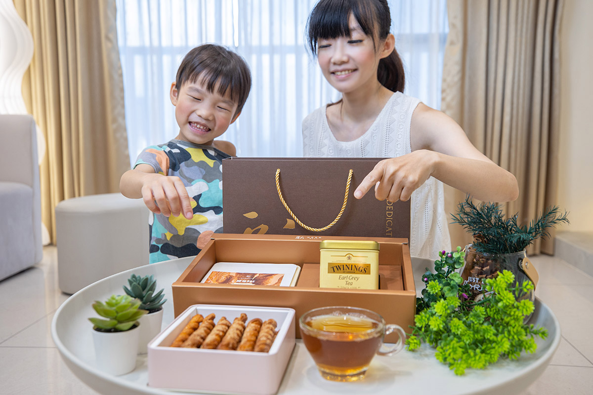 中秋節禮盒｜獻烘焙「金月雙享唐寧茶禮盒」