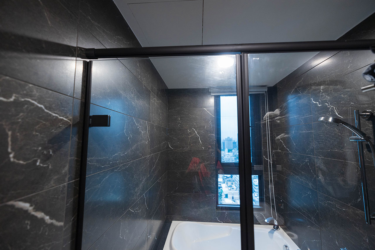 HUTT AI變頻擦窗機器人｜自動擦窗機｜科技3C推薦｜團購優惠