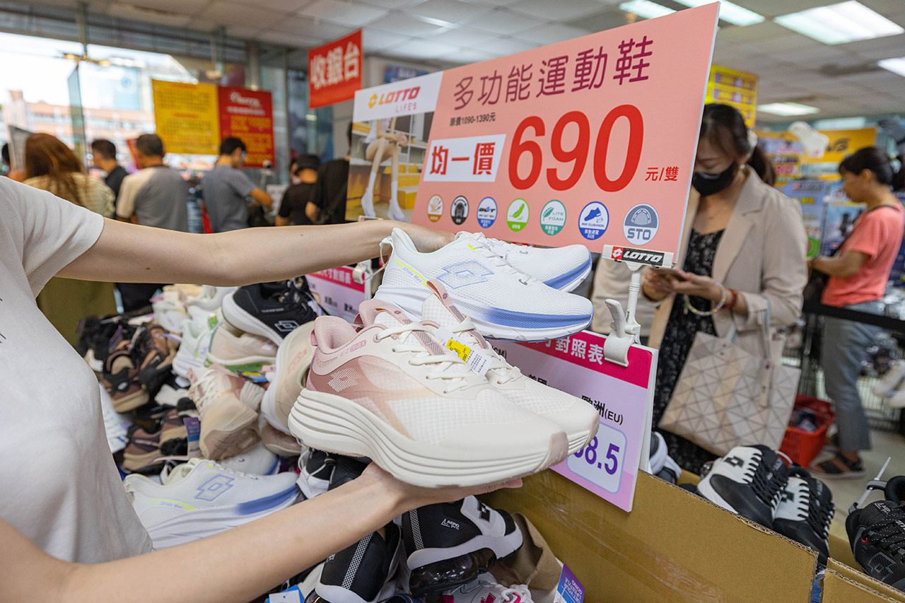 美力運動世界-大台北特賣會｜2025盛夏狂歡季台北鞋子特賣會，買一送一滿千送百，前30名早鳥再享7折，卡通童鞋、運動鞋、工作鞋松山區特賣會大放送